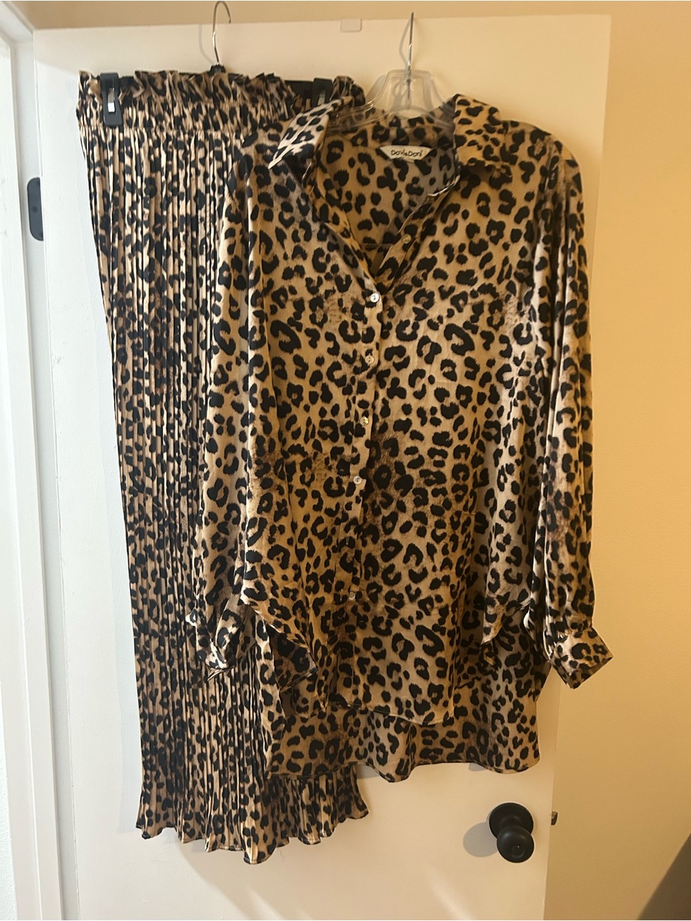 DAVI & DANI Leopard Satin Set